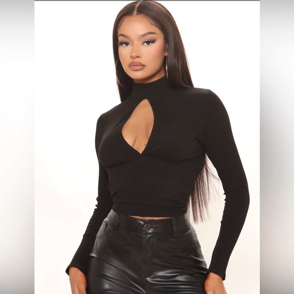 Fashionnova Adeline keyhole cutout cropped top XS black